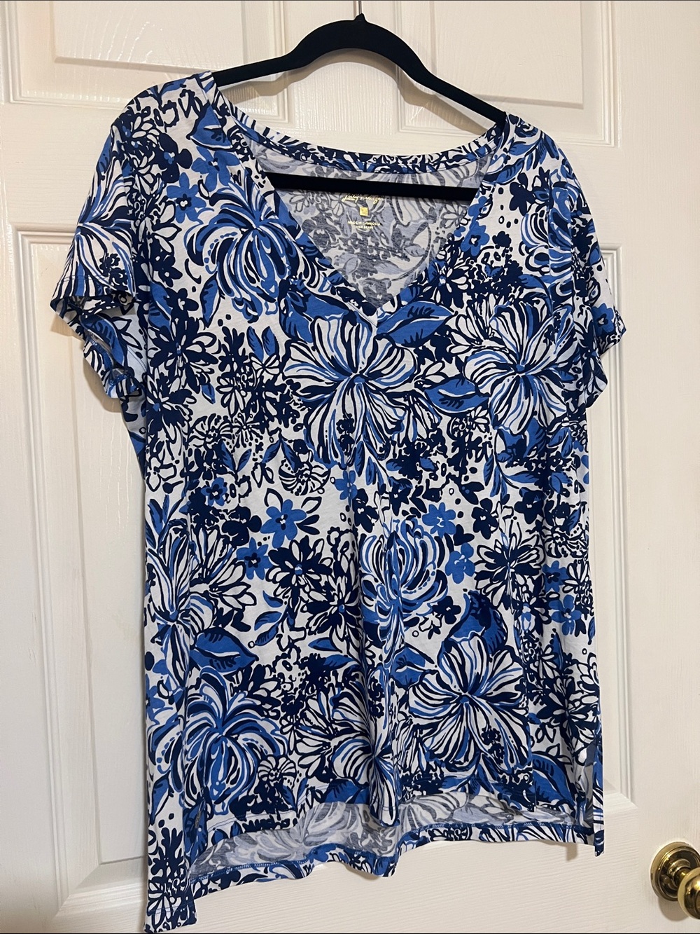 Lilly Pulitzer Blue & White Floral V-Neck Short Sleeve Top